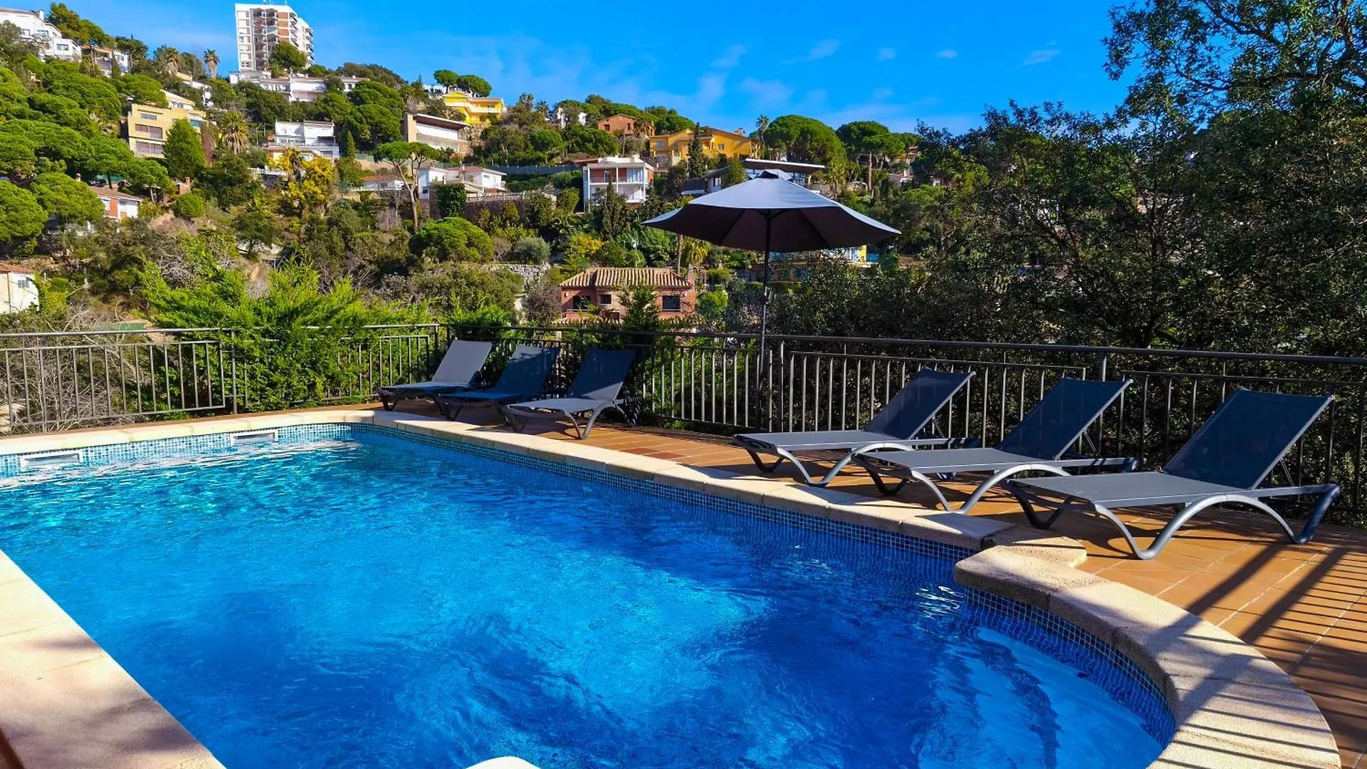 Pinzon, Gezellige Familievilla Met Groot Zwembad. Lloret de Mar Spanje